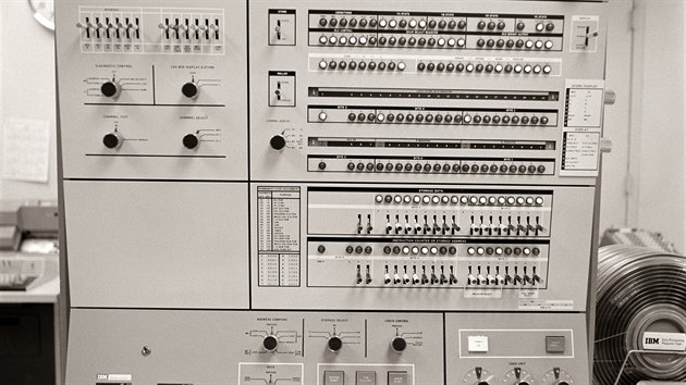 IBM System/360 - hlavní ovládací panel modulárního systému