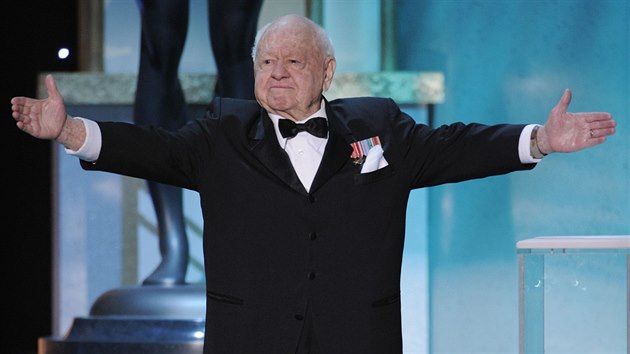 Mickey Rooney na pedvn hereckch cen Screen Actors Guild Awards v lednu 2008