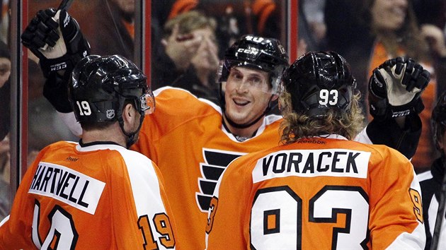 Scott Hartnell, Vincent Lecavalier a Jakub Vorek slav gl Philadelphie.