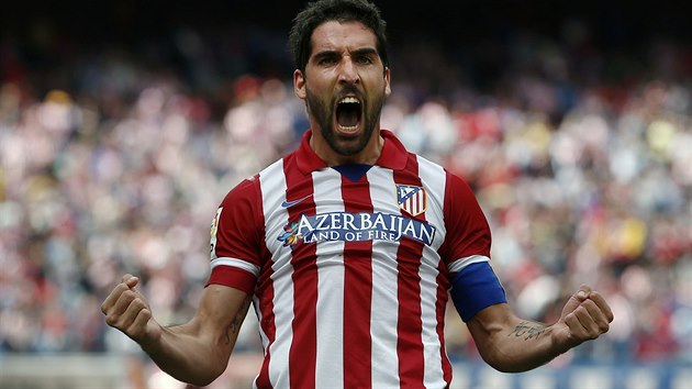 HRDINA. Raúl García euforicky slaví gól, který vst�elil Villarrealu, díky �emu�...