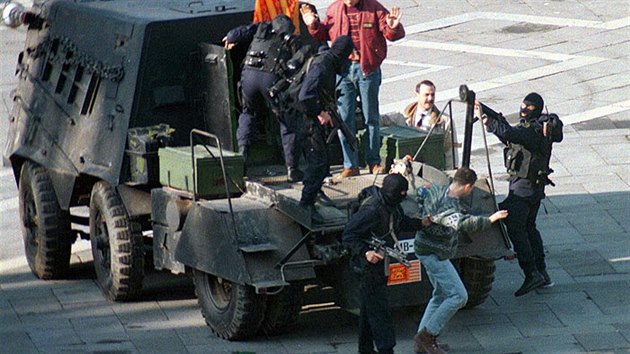 Snmek z roku 1997: Policie zatk separatisty, kte zatoili na bentskou Kampanelu.