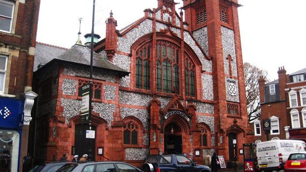 Bval kostel postaven v roce 1902, jeho exterir zstal zcela nedoten, se nyn stal irskm pubem O'Neill's Muswell Hill.

