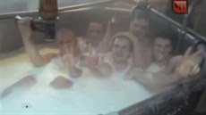 "Na�e práce je vlastn� hodn� nudná," napsali na internetu zam�stnanci továrny...