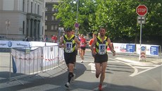 Jan �íha (vlevo) pat�í k pravidelným ú�astník�m pra�ských b�eckých akcí.