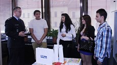 �editel ústecké policie Vladimír Danyluk p�edal ocen�ní za záchranu lidského...