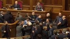Bitka v ukrajinském parlamentu.