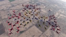 Tým skydiver trénuje na svtový rekord.