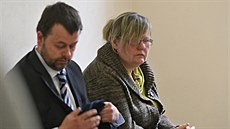 Bývalá zam�stnankyn� �eské po�ty Drahomíra Sedmíková se svým advokátem u...