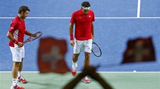HLAVY DOLE. �výcarské hv�zdy Stanislas Wawrinka (vlevo) a Roger Federer ve