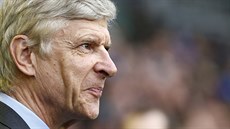 NESPOKOJENÝ. Trenér Arsenalu Arsene Wenger se netváí zrovna naden.