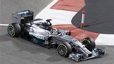 OSTRÁ ZATÁKA. Lewis Hamilton ve Velké cen Bahrajnu formule 1.