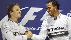 Nico Rosberg a Lewis Hamilton po Velké cen Bahrajnu formule 1. 