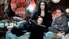 Zábr z celoveerního filmu Addamsova rodina (1991)