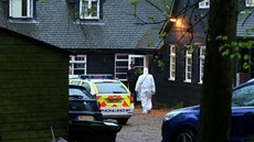 Policie v dom ve Wrothamu v Kentu, kde nali mrtvou Peaches Geldofovou (7....