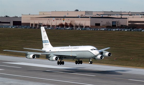 Americký pozorovací letoun OC-135B na základn Offutt v Nebrasce