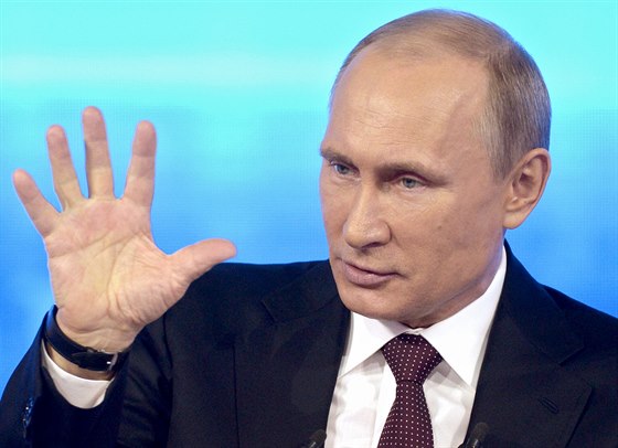 Ruský prezident Vladimir Putin odpovídá na otázky divák ve vysílání ruské státní televize (17. dubna 2014). Ilustraní snímek.