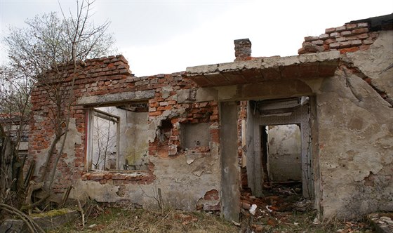 Z objektu uranových dol v Bernarticích na Trutnovsku zbyly ruiny.