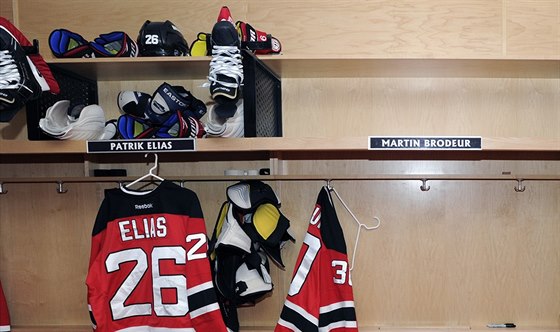 Na tomto míst sedí Patrik Eliá z New Jersey Devils.