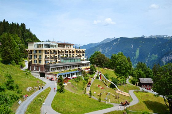 Märchenhotel Bellevue, pohádková vyhlídka v horách výcarského kantonu Glarus.