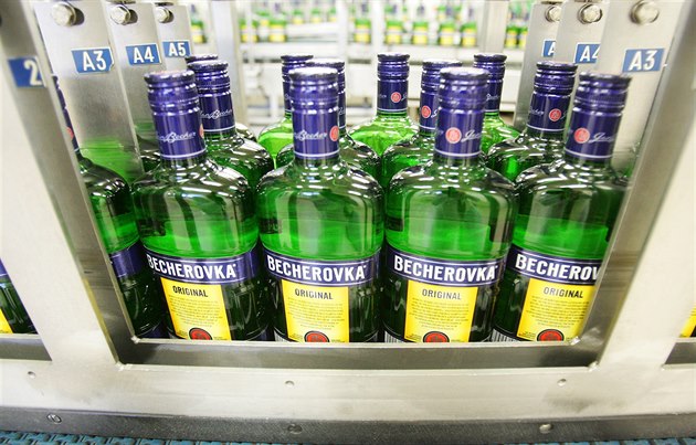 Vláda u alkoholu zvedá daně jenom nám, reagují na balíček lihovarníci
