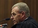 Gerrie Nel, státní zástupce v procesu s Oscarem Pistoriusem (16. dubna 2014)