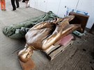 Masarykova socha zatím skonila na matracích ve skladu technických slueb, s...