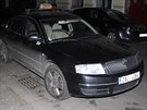 Vozidlo jednoho ze zast�elen�ch taxik���, kter� na�li policist� zaparkovan� v...