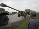 Konvoj ukrajinské vojenské techniky nedaleko Doncku (11. dubna)