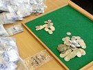 Nádoby nalezené v listopadu 2012 u Jílového obsahovaly více ne ti tisíce...