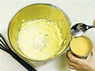 Do zmklého másla vypracovaného dobla postupn zalehejte zkaramelizované...