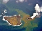 V listopadu loského roku nov vznikající vulkanický ostrov a starí ostrov...
