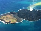 Definitivn spojeny. Oba ostrovy v lednu 2014. Vulkanická innost pokraovala a...