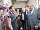 Prezident Milo� Zeman p�ijel do Broumova. Prohl�dl si textilku Veba, kl�ter,...