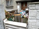 Dm v Habrmannov ulici v Plzni je zavalený odpadky.