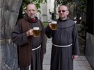 Frantikáni si dopávají piveko.