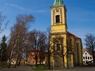 Kostel sv. Vavince v Ronov nad Doubravou stojí na Chittussiho námstí stejn...