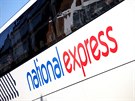 National Express zaínal s autobusovou dopravou ve Velké Británii, postupn...