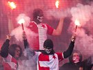 Slávistití fanouci fandili bhem derby i za pomocí pyrotechniky.