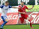 Momentka z fotbalového duelu Znojma a Baníku Ostrava (červená)
