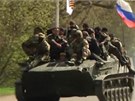 Do východoukrajinského Slavjansku vjely transportéry s ruskou vlajkou