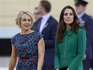Vévodkyn z Cambridge Kate a olympionika Sarah Ulmerová na otevení národního...