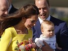 Princ William, jeho manelka Kate a syn George po píletu do Austrálie (Sydney,...