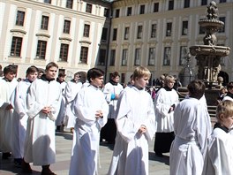 Úastníci me Missa chrismatis se nejprve sejdou v Arcibiskupském paláci, ze...