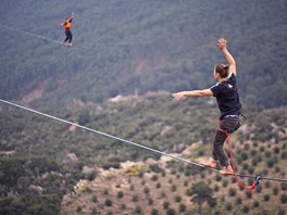 Florián Herla zkouí 65m lajnu, Danny Meník u 105 metr. Nakonec ho její...