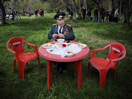 VZPOMÍNKA NA VÁLKU. Veterán Velké vlastenecké války si v Simferopolu uívá...