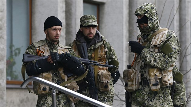 Prorutí ozbrojenci v Slavjansku (14. dubna 2014)
