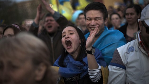 Demonstrace za zachovn celistvosti Ukrajiny v Doncku (18. dubna 2014)