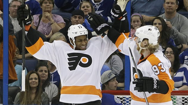 Wayne Simmonds a Jakub Vorek (vpravo) z Philadelphie slav gl.