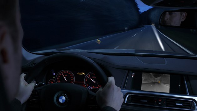 Chytré světlomety umí zamezit oslnění ostatních řidičů i když stále svítí dálkovými světly.