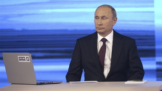 Ruský prezident Vladimir Putin odpovídá na otázky diváků ve vysílání ruské státní televize (17. dubna 2014).